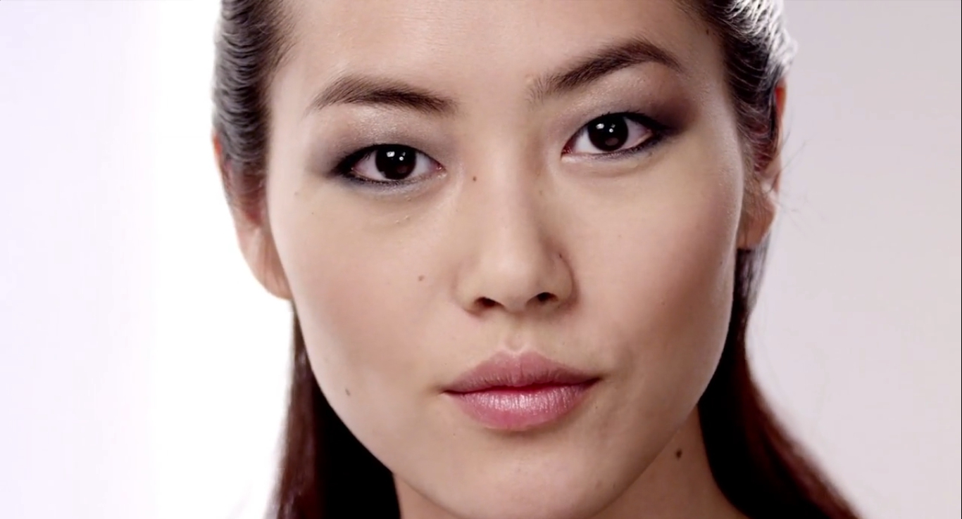 Maquillage asiatique: faire un smokey subtil sur yeux bridés - Meinu